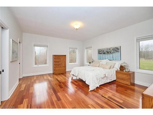 50460 Phillips Road, Wainfleet, ON - Indoor Photo Showing Bedroom