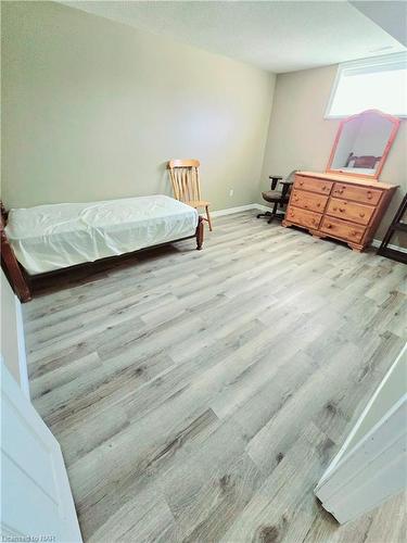 7734 Cortina Crescent, Niagara Falls, ON - Indoor Photo Showing Bedroom