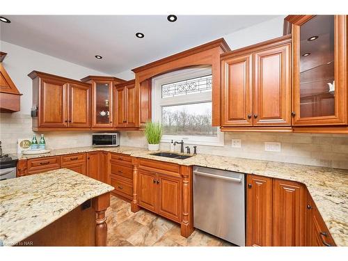 50460 Phillips Road, Wainfleet, ON - Indoor Photo Showing Kitchen With Double Sink