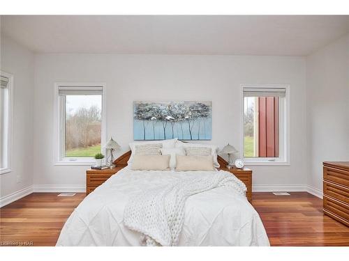 50460 Phillips Road, Wainfleet, ON - Indoor Photo Showing Bedroom