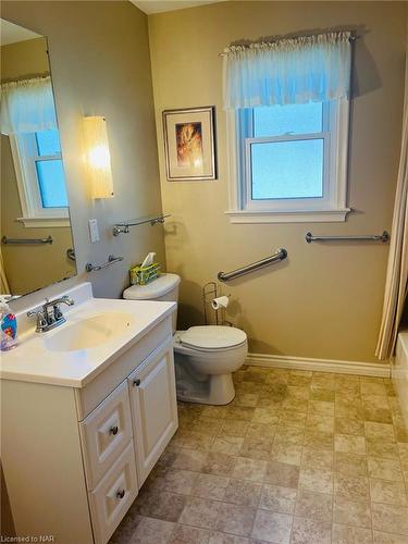 67 Clare Avenue, Port Colborne, ON - Indoor Photo Showing Bathroom