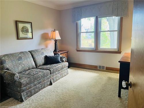 67 Clare Avenue, Port Colborne, ON - Indoor Photo Showing Living Room