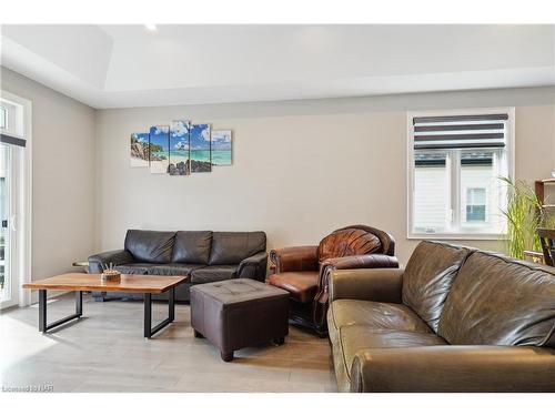 4238 Village Creek Drive, Stevensville, ON - Indoor Photo Showing Living Room