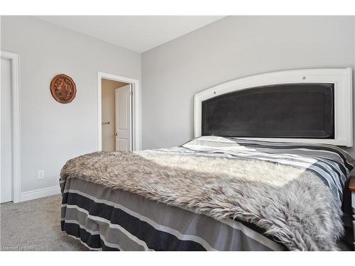 4238 Village Creek Drive, Stevensville, ON - Indoor Photo Showing Bedroom
