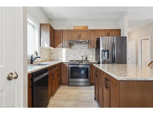 4238 Village Creek Drive, Stevensville, ON - Indoor Photo Showing Kitchen With Stainless Steel Kitchen With Upgraded Kitchen