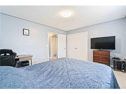 22 Jefferson Court E, Welland, ON - Indoor Photo Showing Bedroom
