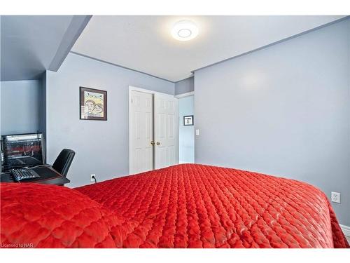 22 Jefferson Court E, Welland, ON - Indoor Photo Showing Bedroom