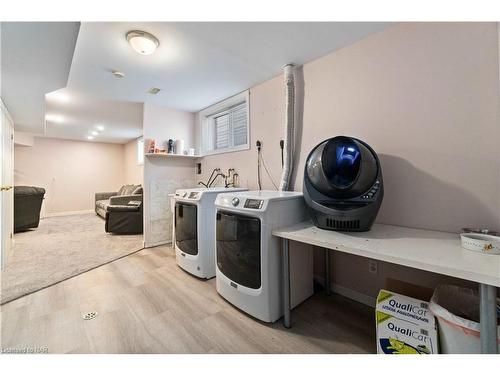22 Jefferson Court E, Welland, ON - Indoor Photo Showing Laundry Room