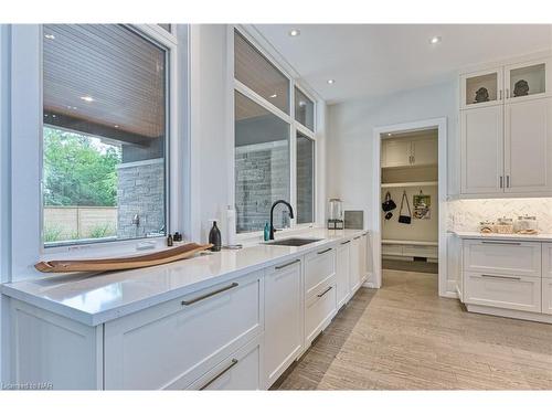 11 Woodbourne Court, Niagara-On-The-Lake, ON - Indoor Photo Showing Kitchen