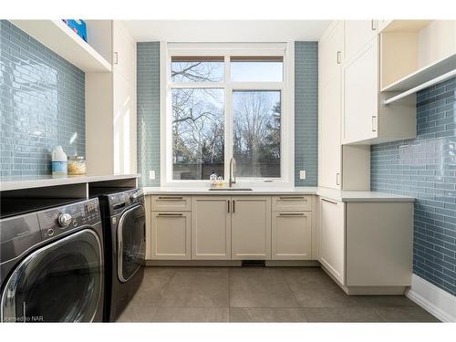 11 Woodbourne Court, Niagara-On-The-Lake, ON - Indoor Photo Showing Laundry Room