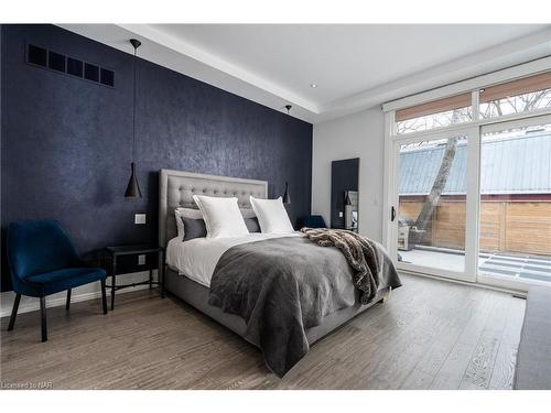 11 Woodbourne Court, Niagara-On-The-Lake, ON - Indoor Photo Showing Bedroom