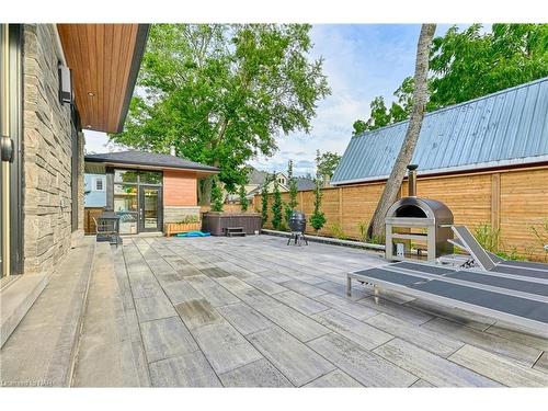11 Woodbourne Court, Niagara-On-The-Lake, ON - Outdoor With Exterior