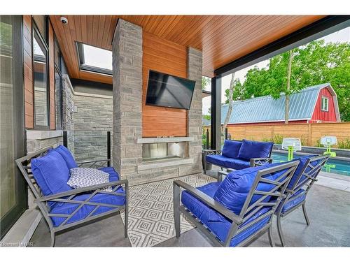 11 Woodbourne Court, Niagara-On-The-Lake, ON - Outdoor With Deck Patio Veranda With Exterior