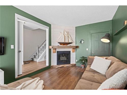 10-6910 Kalar Road, Niagara Falls, ON - Indoor Photo Showing Living Room With Fireplace