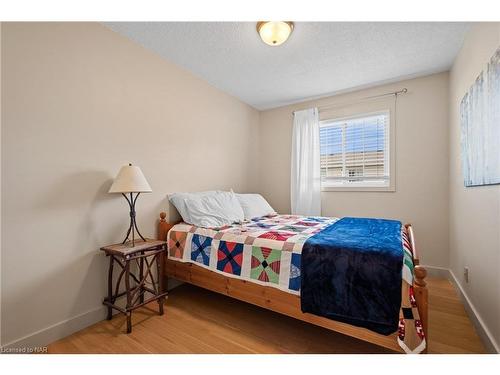 10-6910 Kalar Road, Niagara Falls, ON - Indoor Photo Showing Bedroom