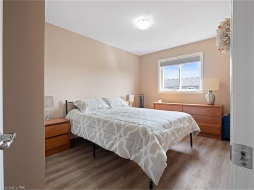 323 Silverwood Avenue Avenue, Welland, ON - Indoor Photo Showing Bedroom