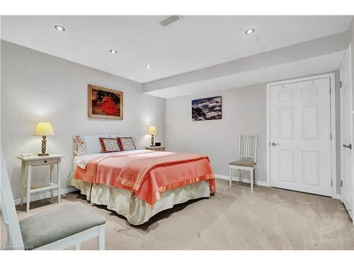 9-556 King Street, Niagara-On-The-Lake, ON - Indoor Photo Showing Bedroom
