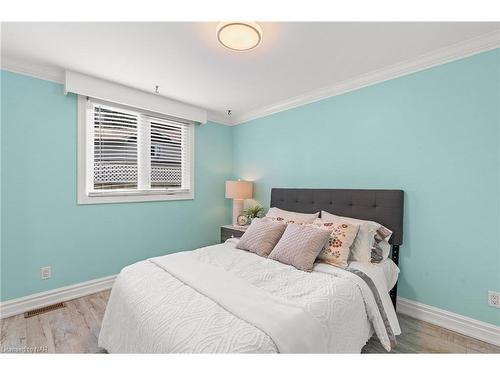 14 Firelane 14A, Niagara-On-The-Lake, ON - Indoor Photo Showing Bedroom