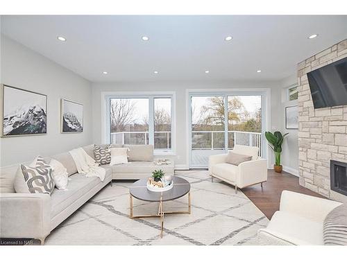 3873 Glenview Drive, Lincoln, ON - Indoor Photo Showing Living Room With Fireplace