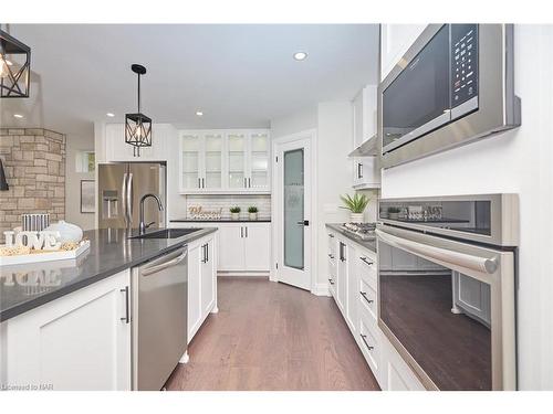 3873 Glenview Drive, Lincoln, ON - Indoor Photo Showing Kitchen