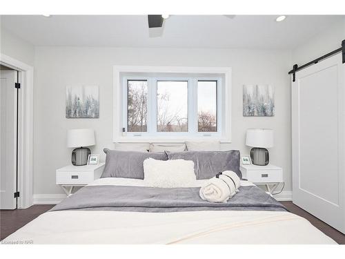 3873 Glenview Drive, Lincoln, ON - Indoor Photo Showing Bedroom