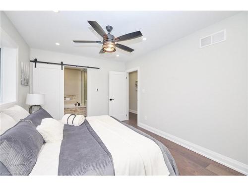 3873 Glenview Drive, Lincoln, ON - Indoor Photo Showing Bedroom