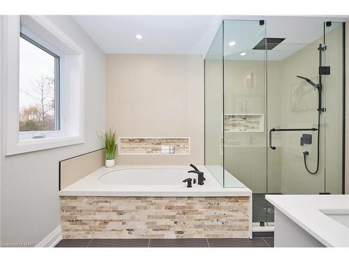 3873 Glenview Drive, Lincoln, ON - Indoor Photo Showing Bathroom