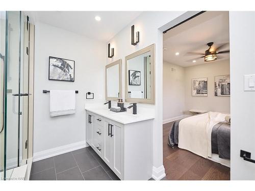 3873 Glenview Drive, Lincoln, ON - Indoor Photo Showing Bathroom