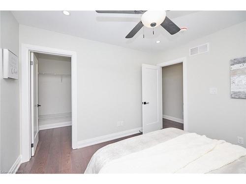 3873 Glenview Drive, Lincoln, ON - Indoor Photo Showing Bedroom