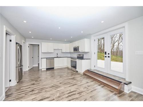 3873 Glenview Drive, Lincoln, ON - Indoor Photo Showing Kitchen