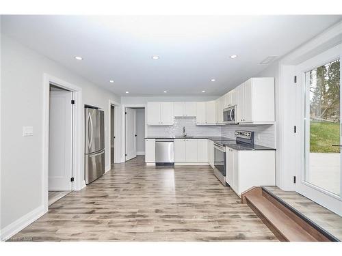 3873 Glenview Drive, Lincoln, ON - Indoor Photo Showing Kitchen