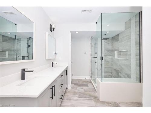 3873 Glenview Drive, Lincoln, ON - Indoor Photo Showing Bathroom