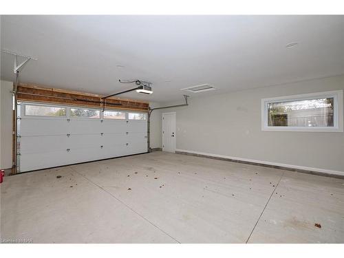 3873 Glenview Drive, Lincoln, ON - Indoor Photo Showing Garage