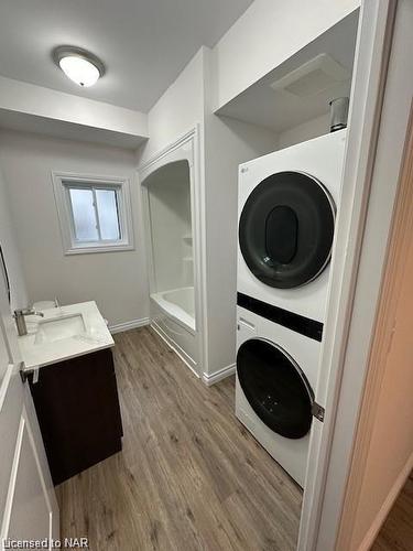 3-272 Niagara Street, Welland, ON - Indoor Photo Showing Laundry Room