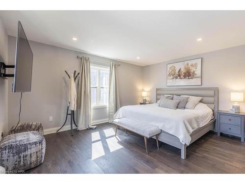 20 Jubilee Drive, St. Catharines, ON - Indoor Photo Showing Bedroom