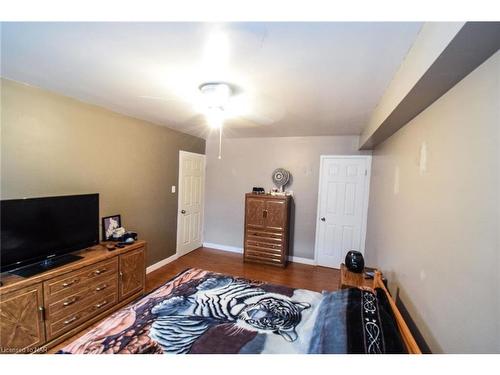 908-359 Geneva Street, St. Catharines, ON - Indoor Photo Showing Bedroom