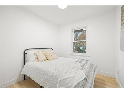 282 Creek Road, Niagara-On-The-Lake, ON - Indoor Photo Showing Bedroom