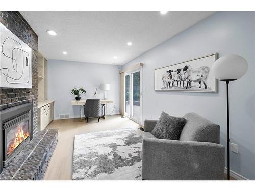 65 Hillcrest Avenue, St. Catharines, ON - Indoor Photo Showing Living Room With Fireplace