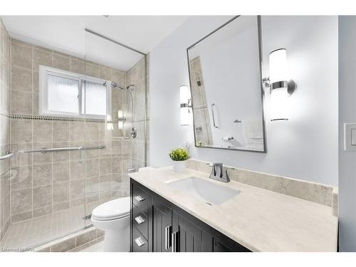 65 Hillcrest Avenue, St. Catharines, ON - Indoor Photo Showing Bathroom