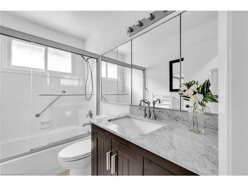 65 Hillcrest Avenue, St. Catharines, ON - Indoor Photo Showing Bathroom