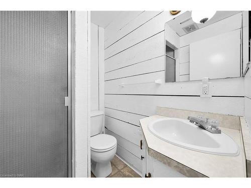 65 Hillcrest Avenue, St. Catharines, ON - Indoor Photo Showing Bathroom
