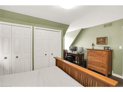 69 The Promenade Street, Niagara-On-The-Lake, ON - Indoor Photo Showing Bedroom