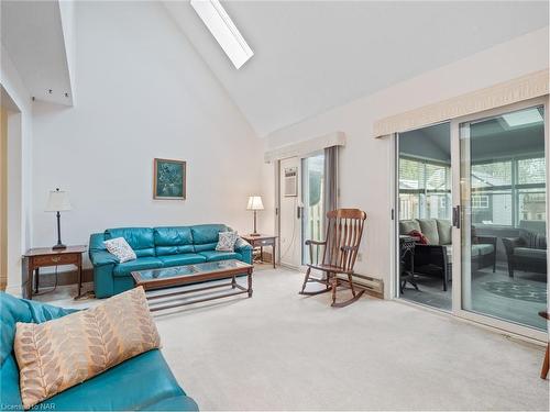 378 Willowood Avenue, Crystal Beach, ON - Indoor Photo Showing Living Room