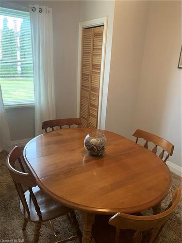 6030 Dixon Street, Niagara Falls, ON - Indoor Photo Showing Dining Room