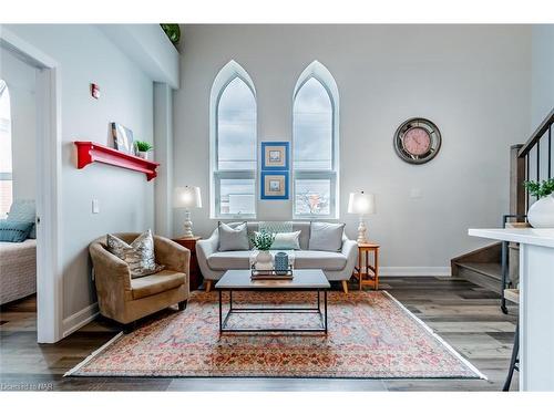10-405 Merritt Street, St. Catharines, ON - Indoor Photo Showing Living Room