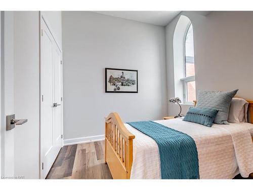 10-405 Merritt Street, St. Catharines, ON - Indoor Photo Showing Bedroom