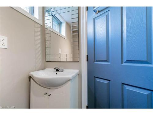 89 Allan Drive, St. Catharines, ON - Indoor Photo Showing Bathroom