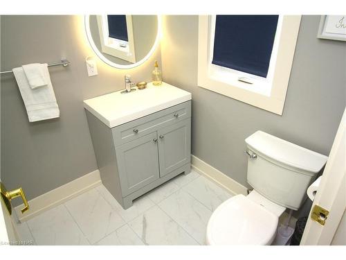 65 Albert Street, Fort Erie, ON - Indoor Photo Showing Bathroom