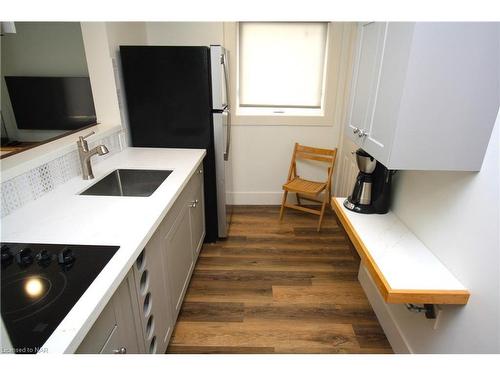 65 Albert Street, Fort Erie, ON - Indoor Photo Showing Kitchen