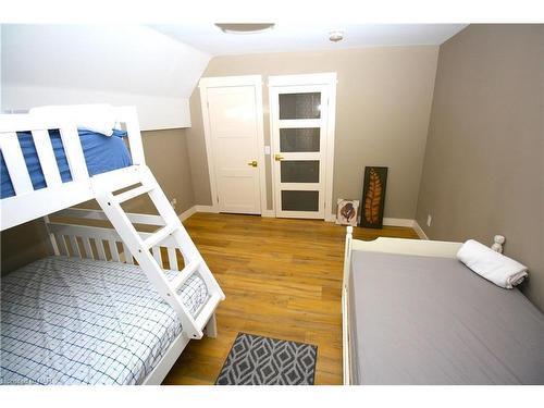 65 Albert Street, Fort Erie, ON - Indoor Photo Showing Bedroom